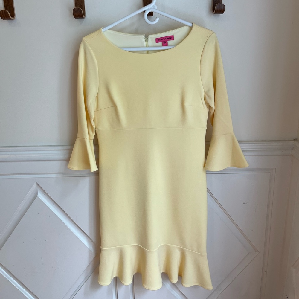 Betsey Johnson 🧈 Butter Yellow Flounce Sleeve Dress